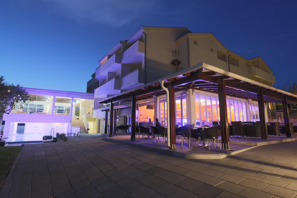 Hotel Vila 4m Ražanac Esterno foto
