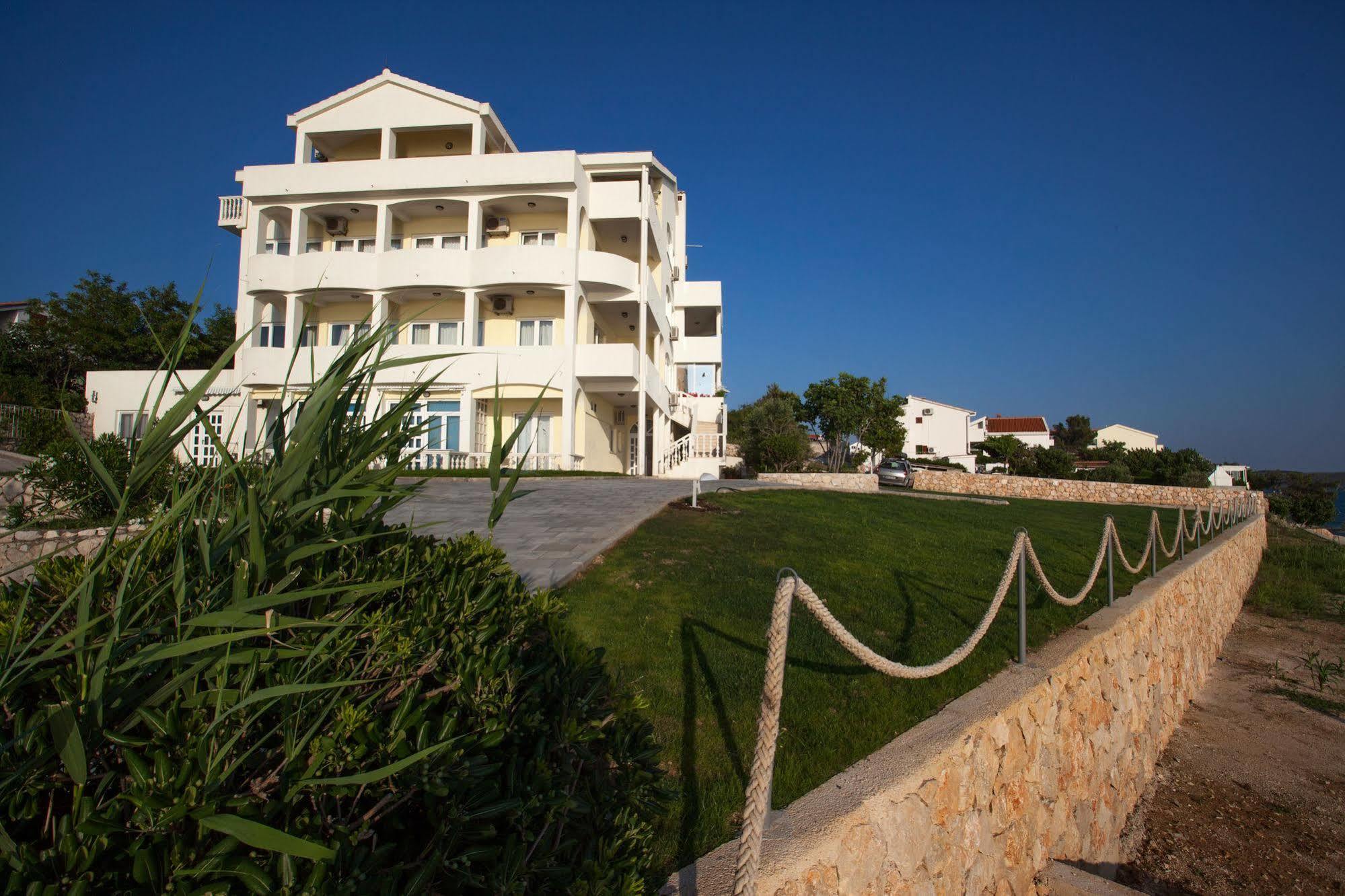 Hotel Vila 4m Ražanac Esterno foto