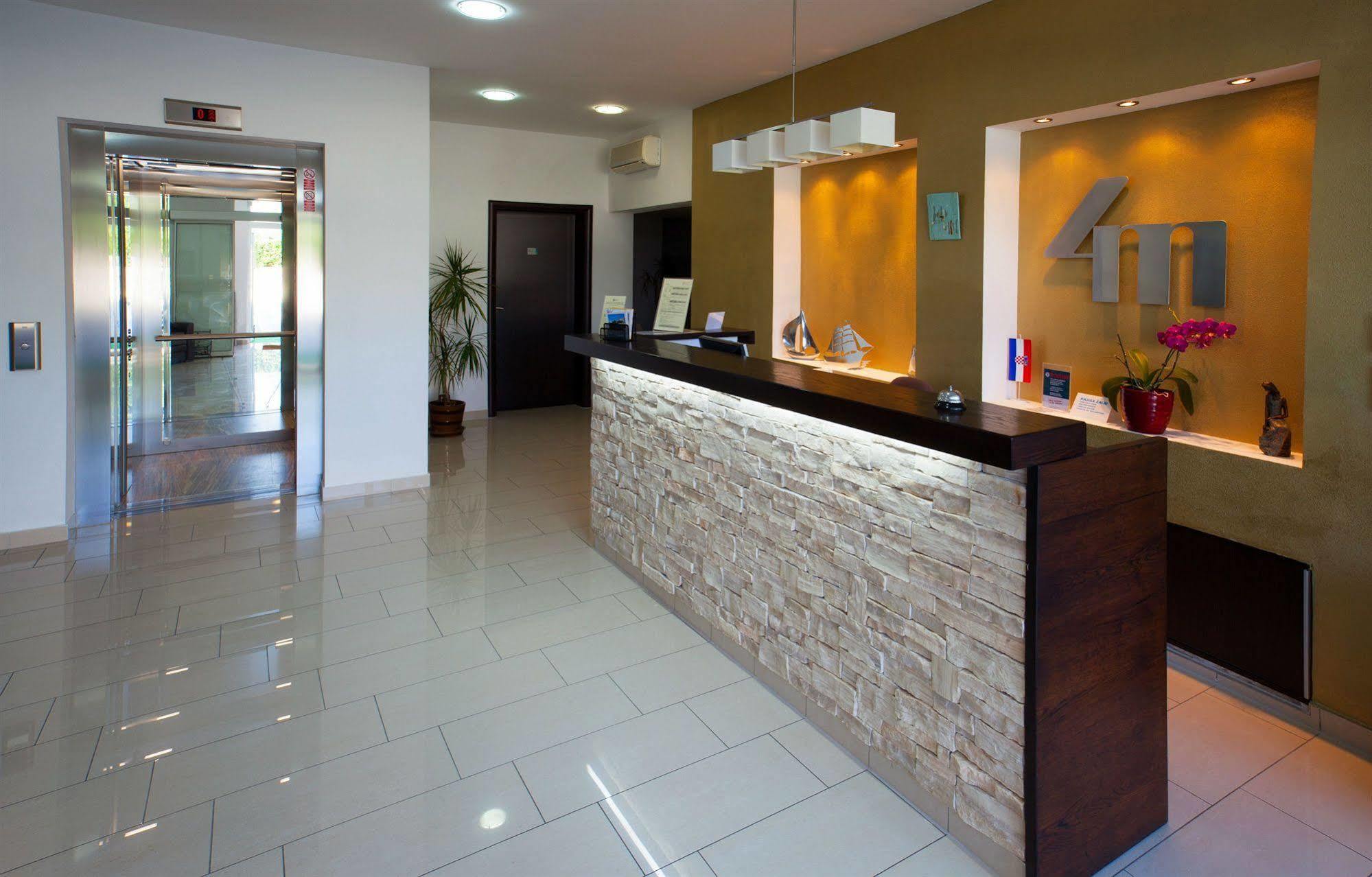 Hotel Vila 4m Ražanac Esterno foto