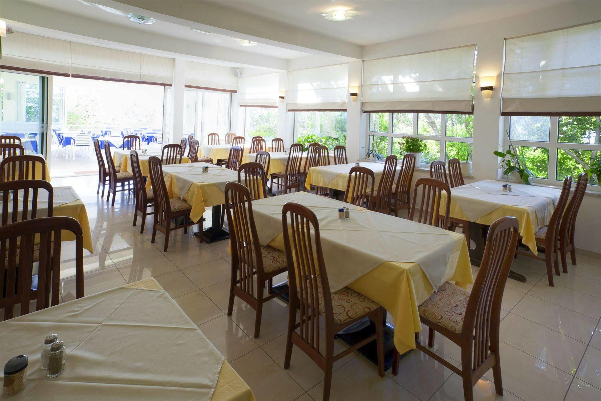 Hotel Vila 4m Ražanac Esterno foto