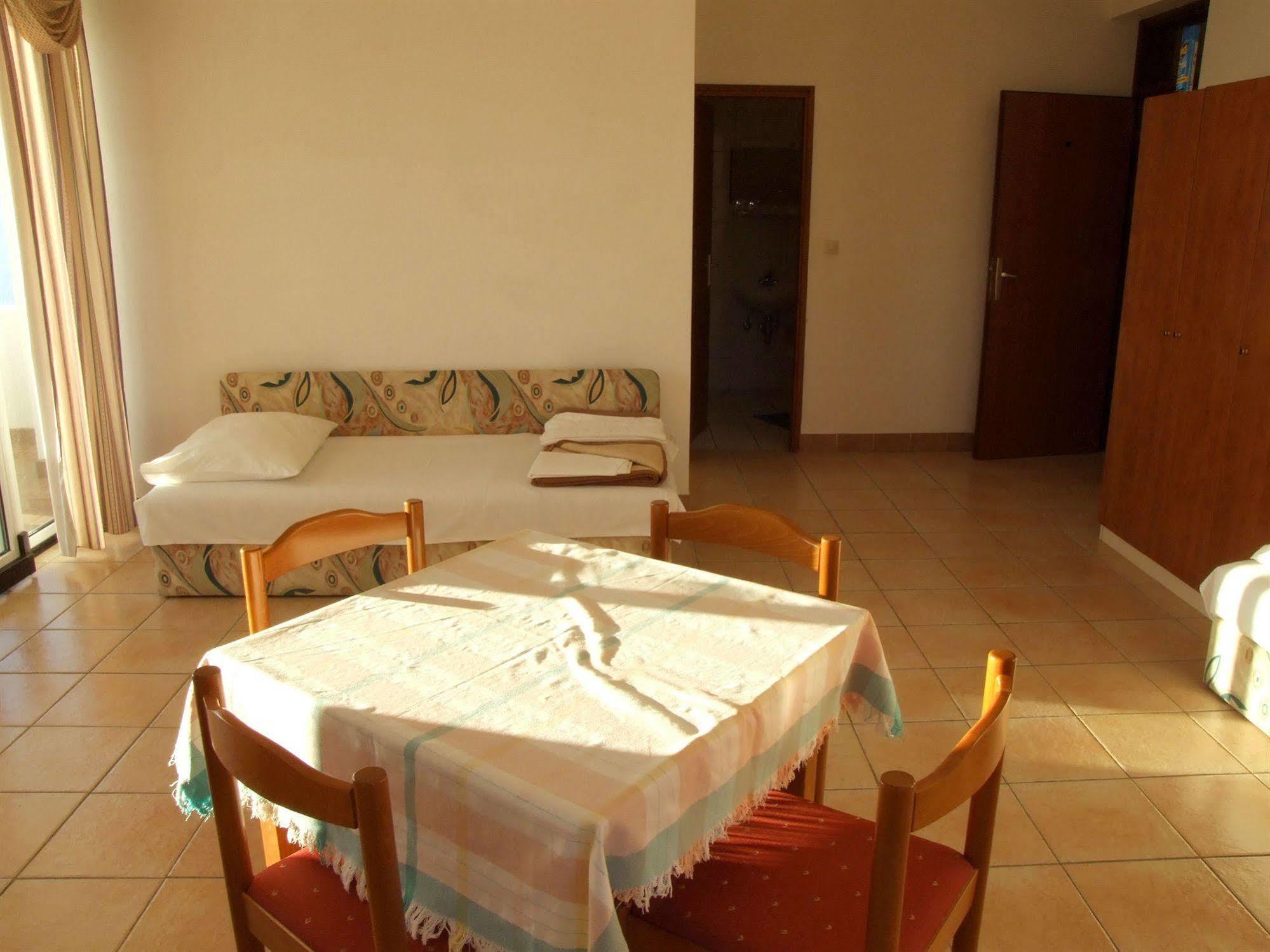 Hotel Vila 4m Ražanac Esterno foto