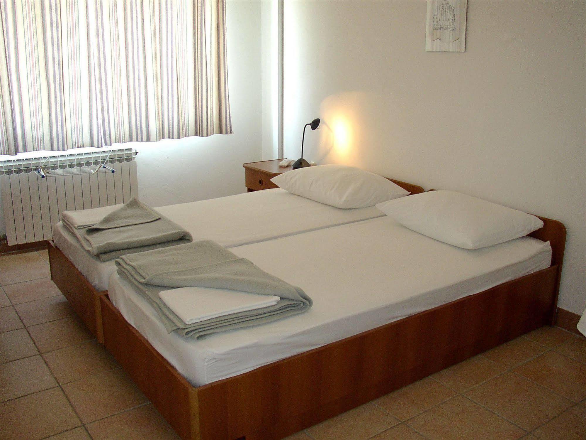 Hotel Vila 4m Ražanac Esterno foto