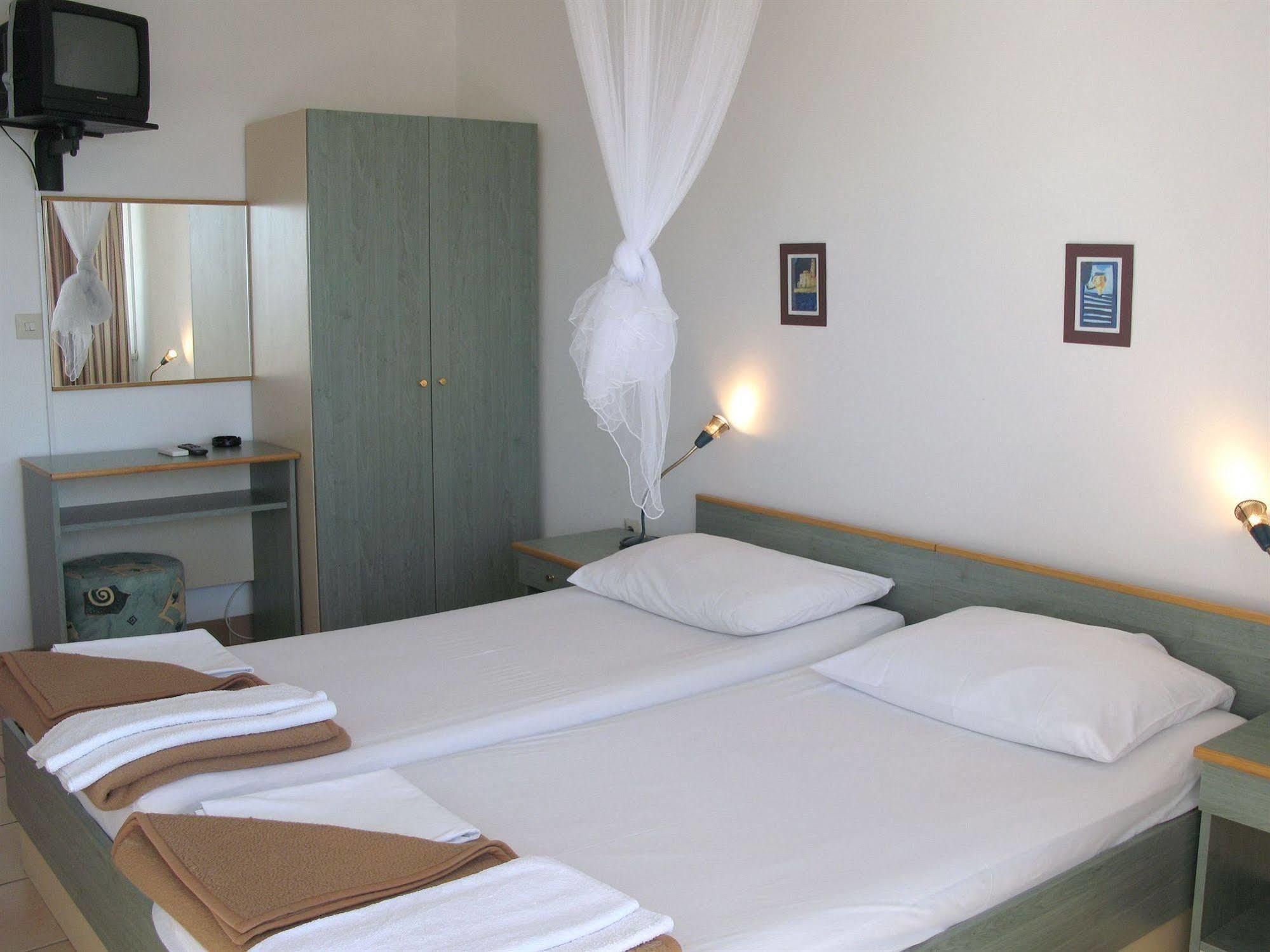Hotel Vila 4m Ražanac Esterno foto