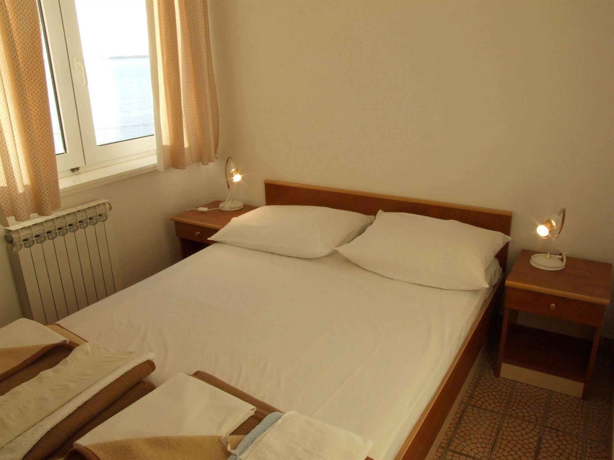 Hotel Vila 4m Ražanac Esterno foto
