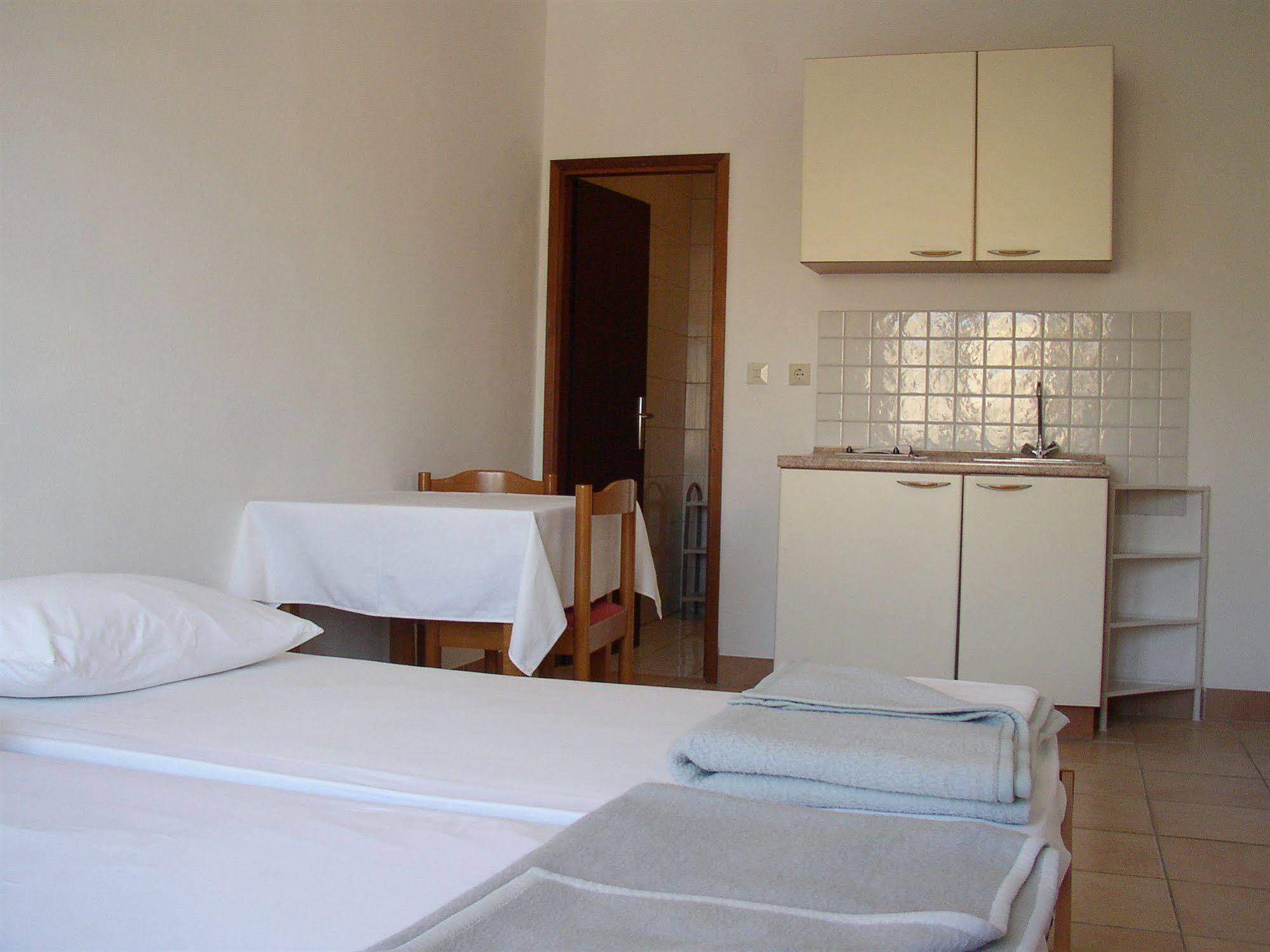 Hotel Vila 4m Ražanac Esterno foto