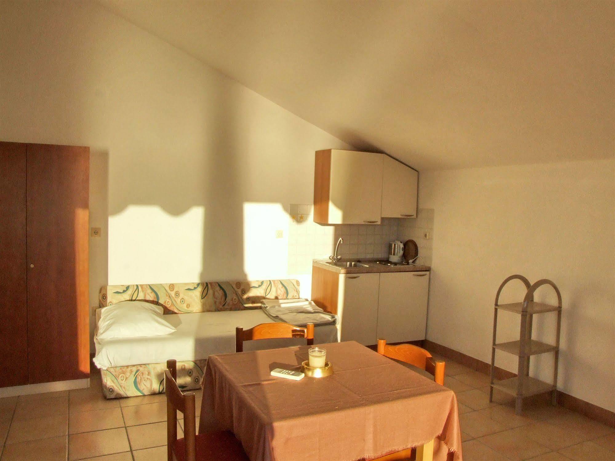 Hotel Vila 4m Ražanac Esterno foto