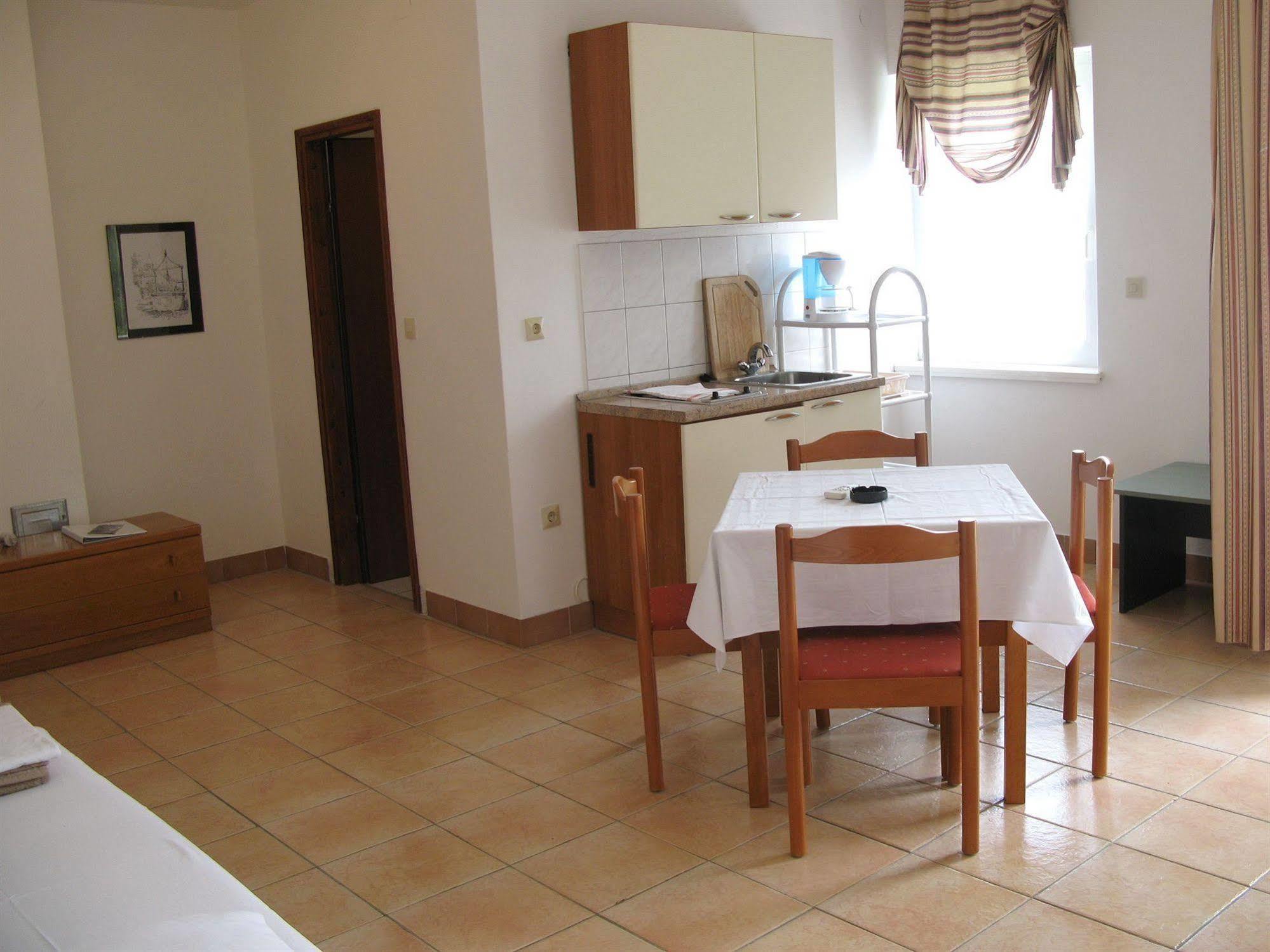Hotel Vila 4m Ražanac Esterno foto