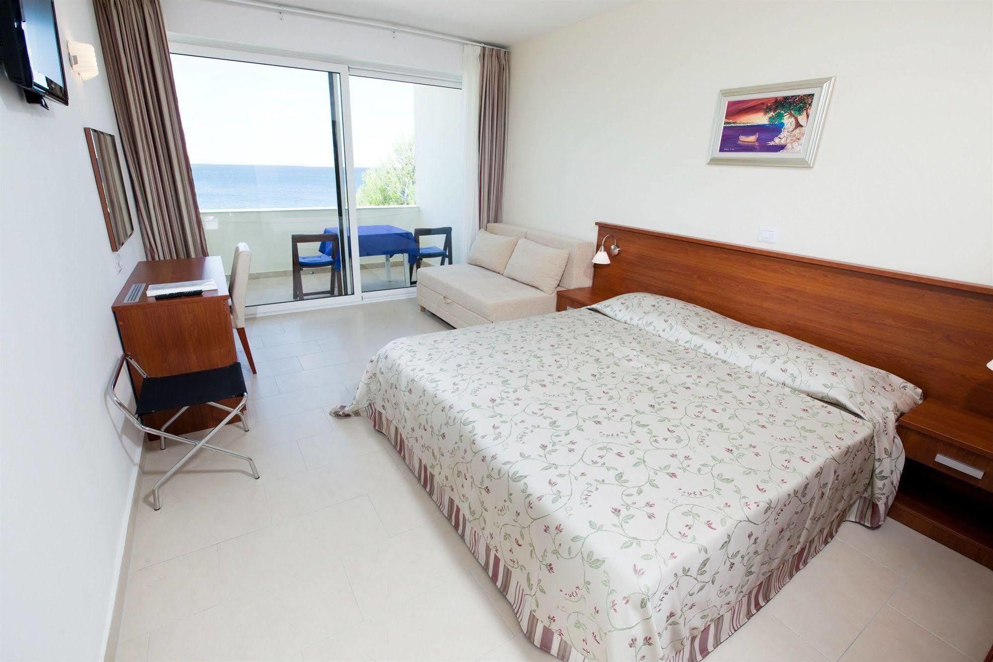 Hotel Vila 4m Ražanac Esterno foto
